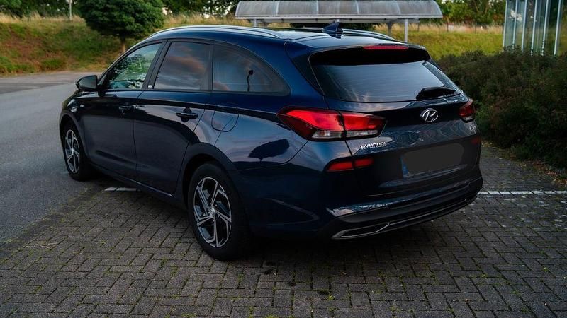 Blau Gebraucht 2020 Hyundai i30 Trend Kombi | 15.900 € (Guter Preis) - Bild 1/4