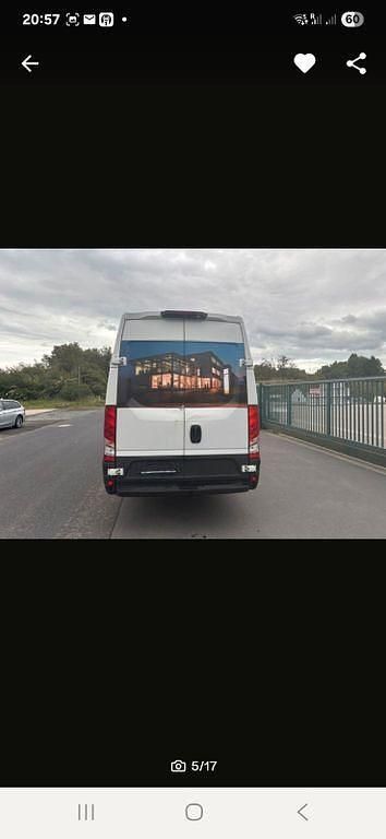 Gebraucht Iveco Daily 118 PS (86 kW) 2017 Weiß Limousine