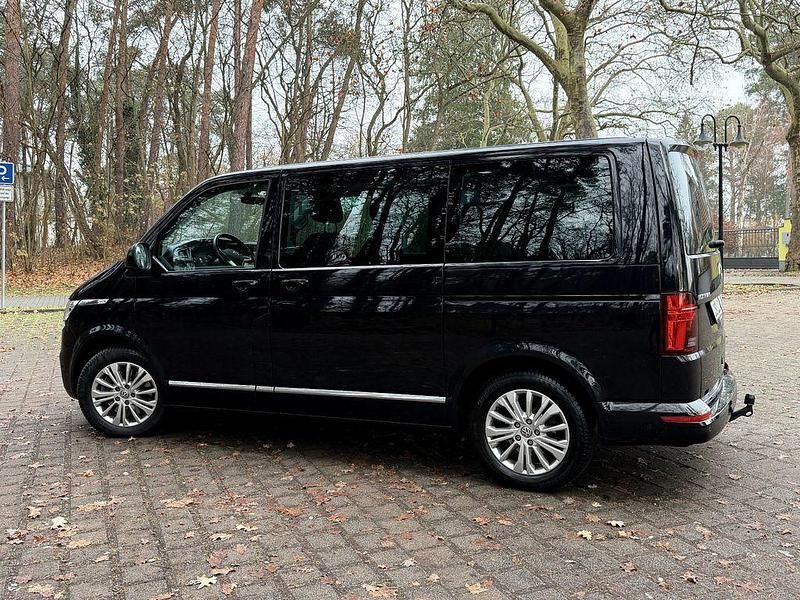 Schwarz Gebraucht 2023 VW Multivan Highline Van | 61.900 € - Bild 1/4