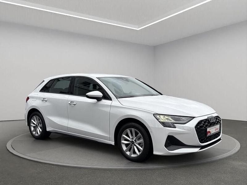 Gebraucht Audi A3 Ambiente 150 PS (110 kW) 2025 Arkonaweiß Limousine