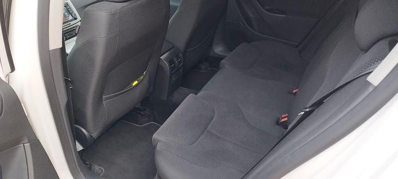 Gebraucht VW Passat Comfortline 122 PS (89 kW) 2011 Weiß Limousine