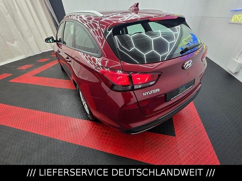 Gebraucht Hyundai i30 120 PS (88 kW) 2020 Rot Kombi