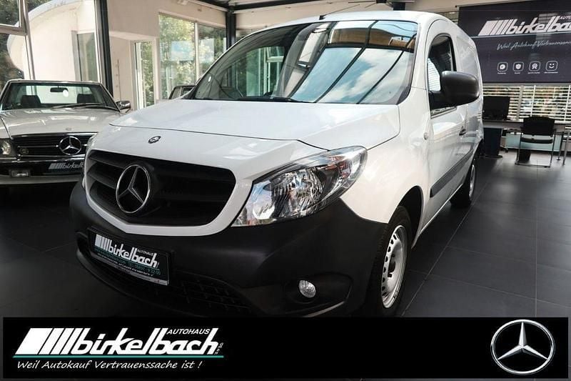 Weiß Gebraucht 2019 Mercedes Citan 108 Van / Kleinbus | 10.900 € (Fairer Preis) - Bild 1/4