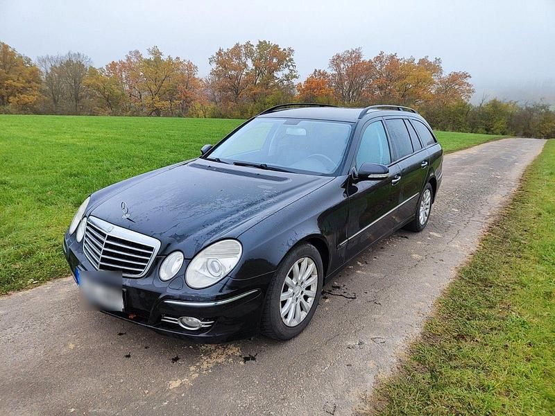 Schwarz Gebraucht 2007 Mercedes E320 Avantgarde Kombi | 3.400 € (Fairer Preis) - Bild 1/4