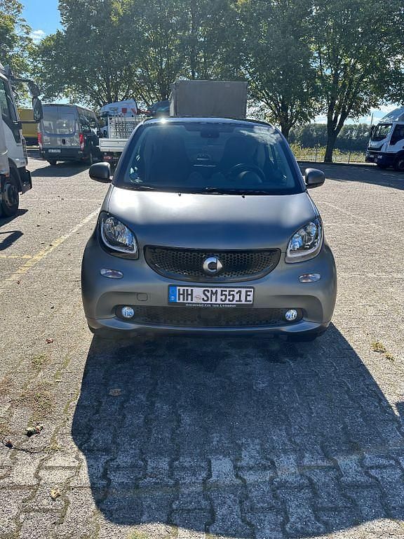 Grau Gebraucht 2018 Smart ForTwo Electric Drive Kleinwagen | 8.300 € (Fairer Preis) - Bild 1/4
