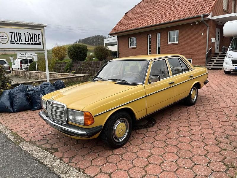 Gebraucht Mercedes 200 60 PS (44 kW) 1982 Gelb Limousine