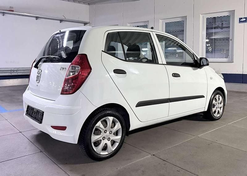 Gebraucht Hyundai i10 69 PS (50 kW) 2012 Weiß Kleinwagen