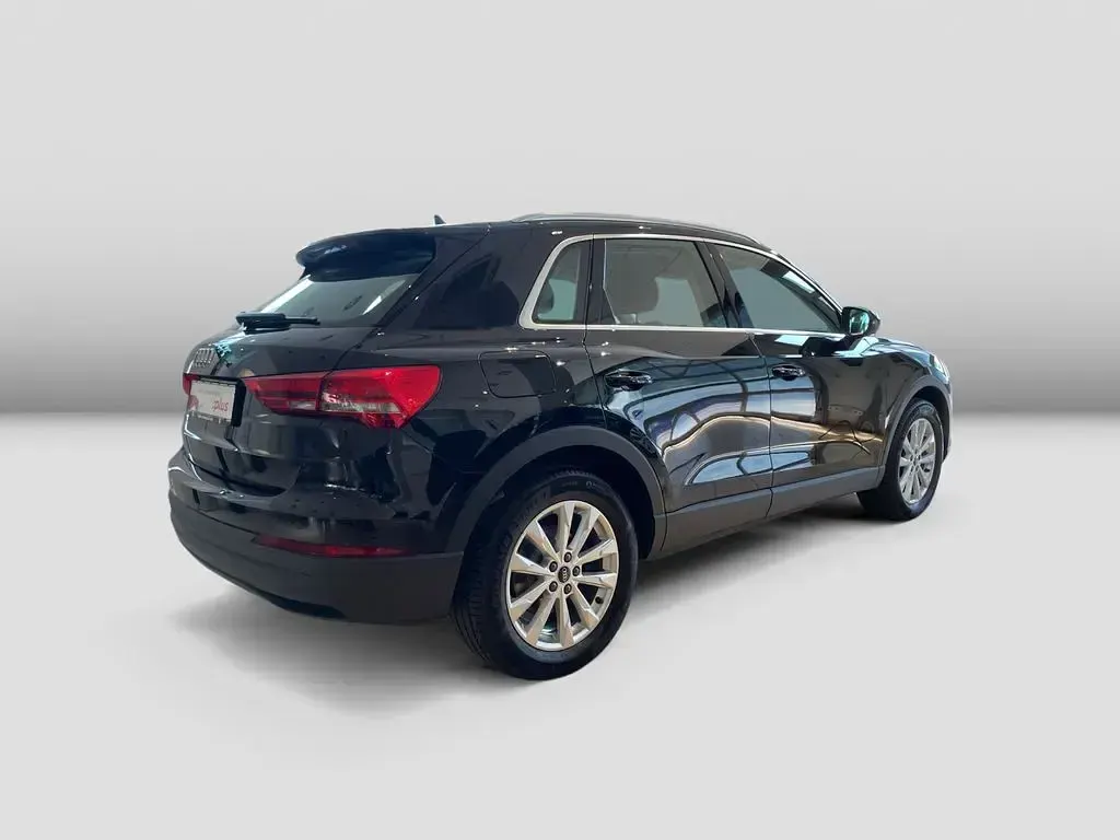 Gebraucht Audi Q3 Comfort 150 PS (110 kW) 2023 Mythosschwarz metallic SUV