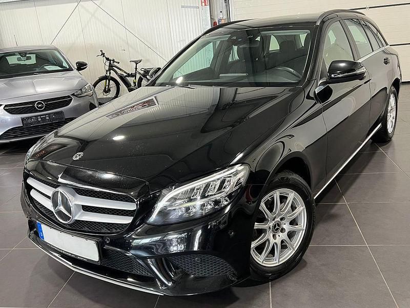 Schwarz Gebraucht 2020 Mercedes C200 Limousine | 18.995 € (Fairer Preis) - Bild 1/4
