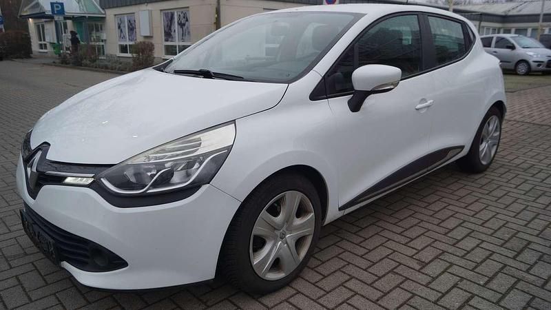 Gebraucht Renault Clio IV Dynamique 73 PS (53 kW) 2015 Gletscherweiss Kleinwagen
