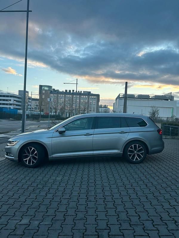 Gebraucht VW Passat Highline 150 PS (110 kW) 2016 Grau Kombi