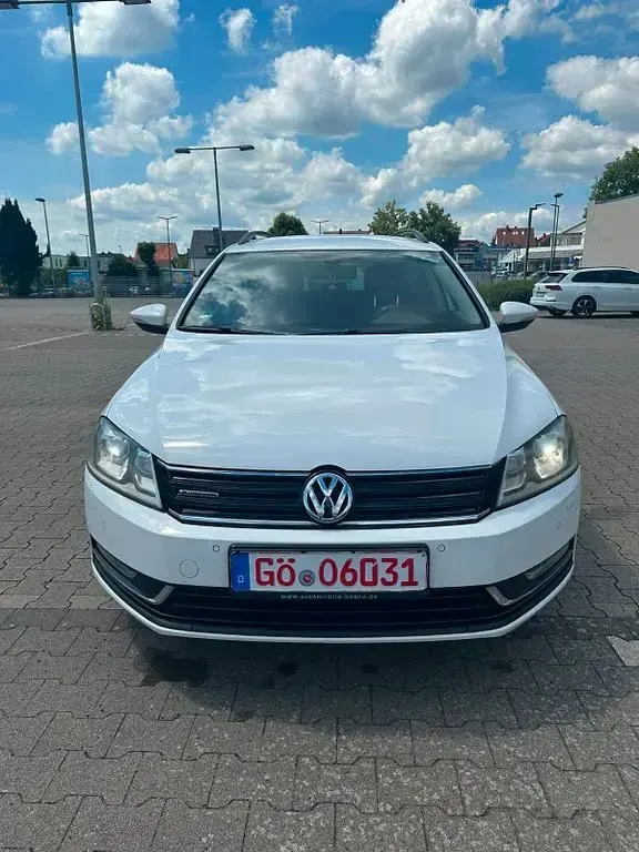 Gebraucht VW Passat Trendline 105 PS (77 kW) 2011 Weiß Kombi