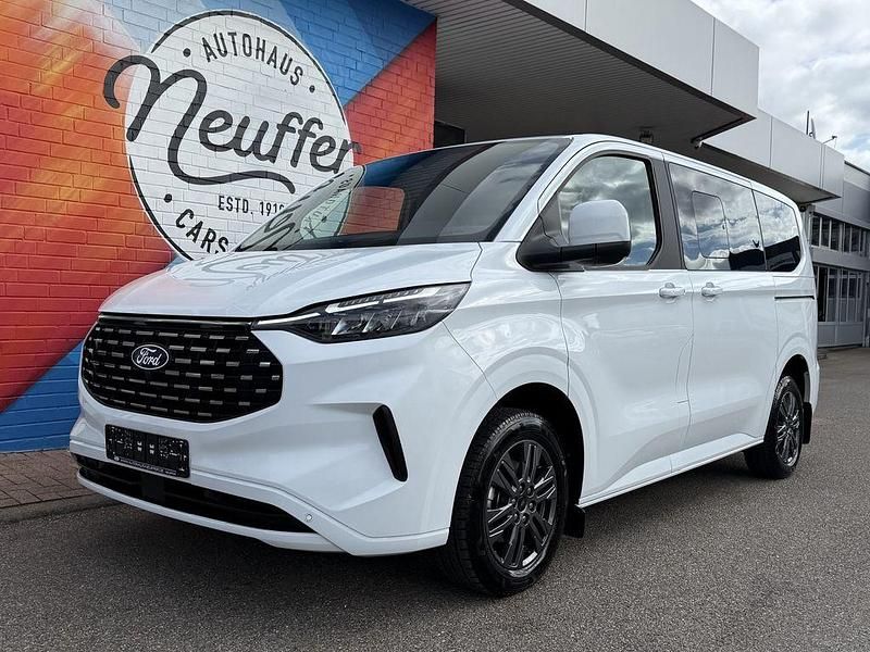 Gebraucht Ford Tourneo Titanium 136 PS (100 kW) 2025 Frostweiß Van / Kleinbus