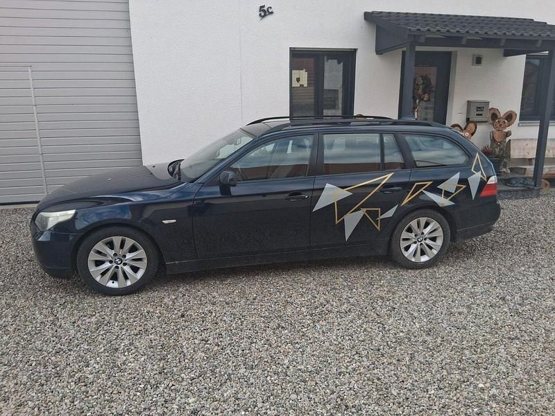 Gebraucht BMW 523 177 PS (130 kW) 2006 Blau Kombi