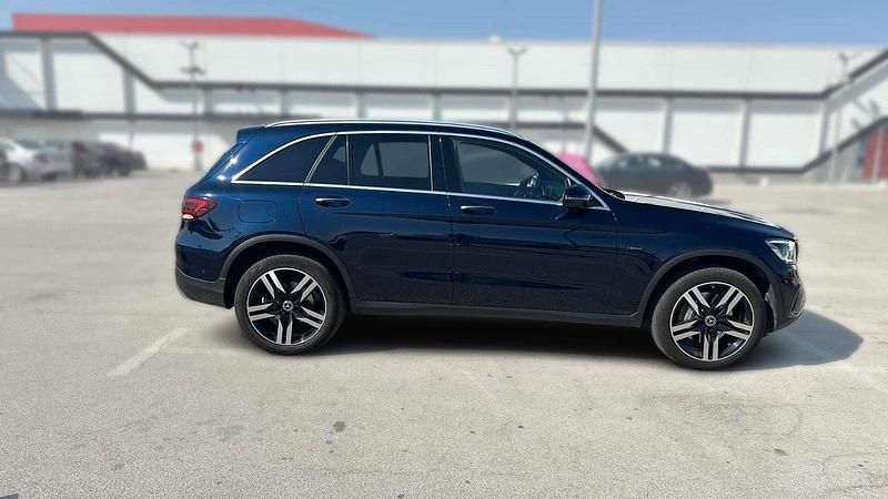 Gebraucht Mercedes GLC300 AMG line 211 PS (155 kW) 2021 Blau SUV