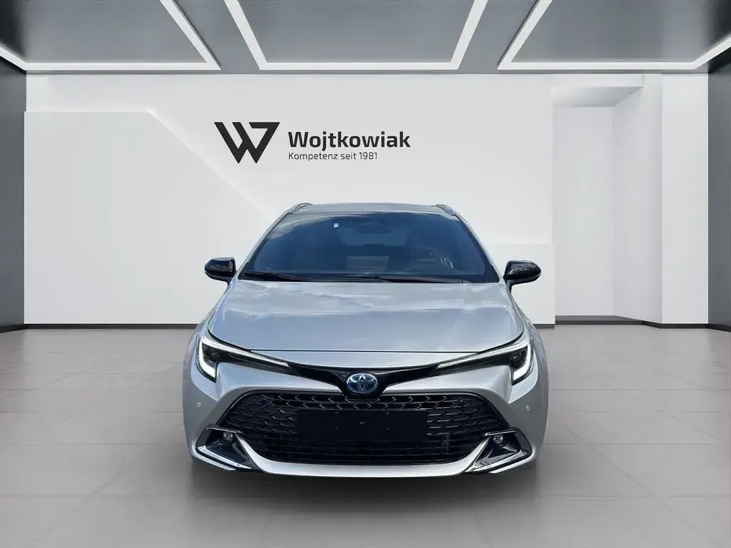 Neu Toyota Corolla 196 PS (144 kW) 2026 Silber Limousine