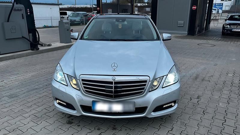 Gebraucht Mercedes E350 211 PS (155 kW) 2010 Silber Limousine