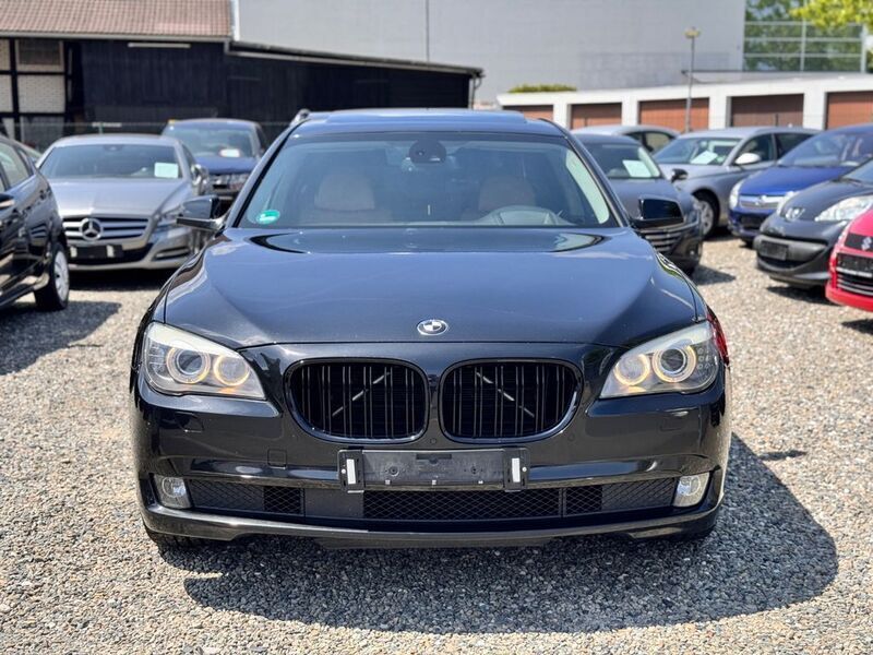 Schwarz Gebraucht 2012 BMW 740 Sport Line Limousine | 16.999 € (Fairer Preis) - Bild 1/4