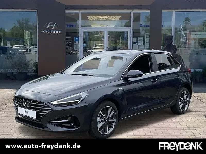 Dark knight Gebraucht 2024 Hyundai i30 Turbo Limousine | 24.999 € (Fairer Preis) - Bild 1/4