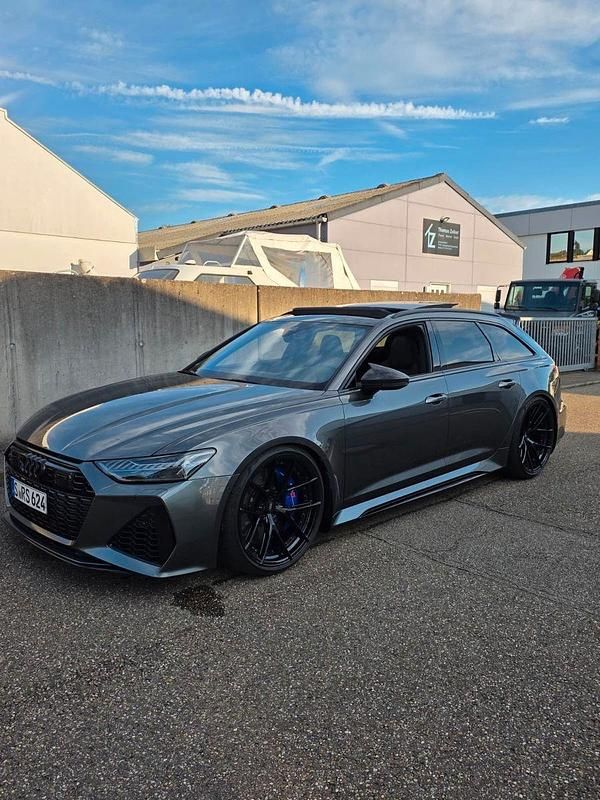 Grau Gebraucht 2022 Audi RS6 Ambiente Kombi | 103.900 € (Teuer) - Bild 1/4