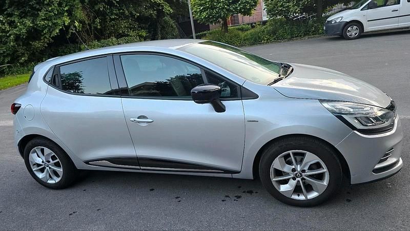 Silber Gebraucht 2016 Renault Clio IV Kleinwagen | 6.100 € (Fairer Preis) - Bild 1/4