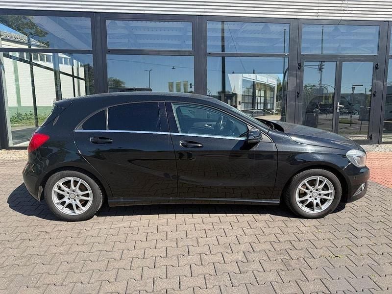 Second-hand Mercedes A200 156 CP (114 kW) 2013 Negru Berlinǎ