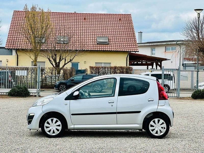 Gebraucht Peugeot 107 Active 68 PS (50 kW) 2012 Silber Kleinwagen