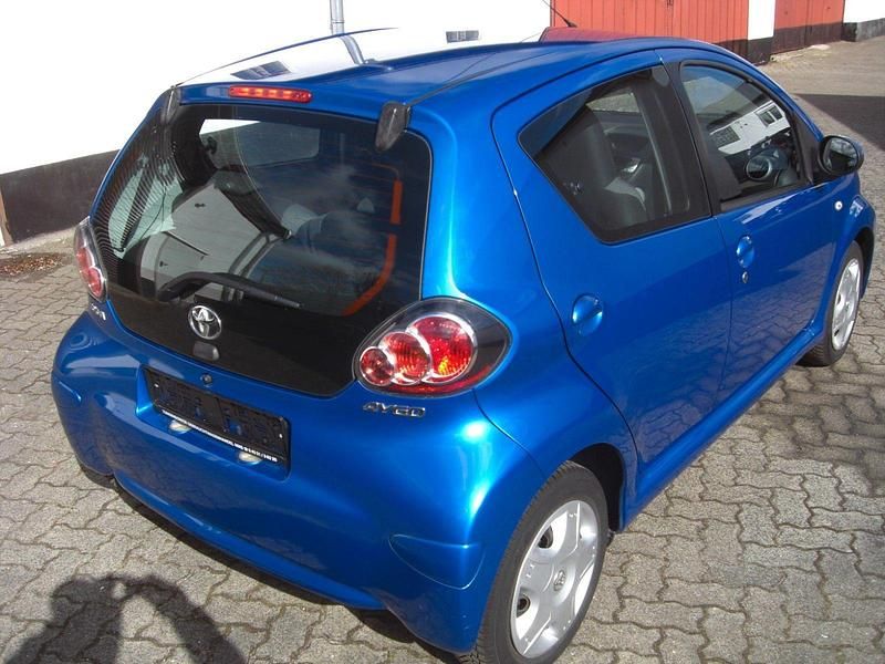 Gebraucht Toyota Aygo Cool 68 PS (50 kW) 2012 Blau Kleinwagen