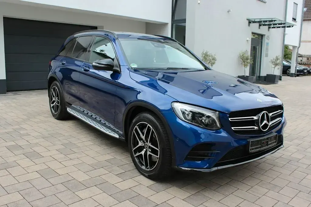Gebraucht Mercedes GLC250 AMG 204 PS (150 kW) 2018 Blau SUV
