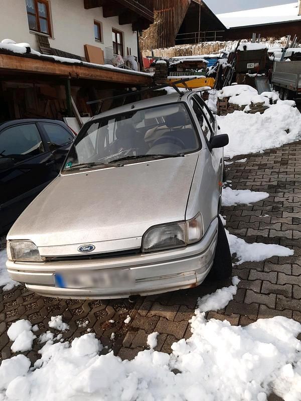 Gebraucht Ford Fiesta 60 PS (44 kW) 1995 Silber Kleinwagen