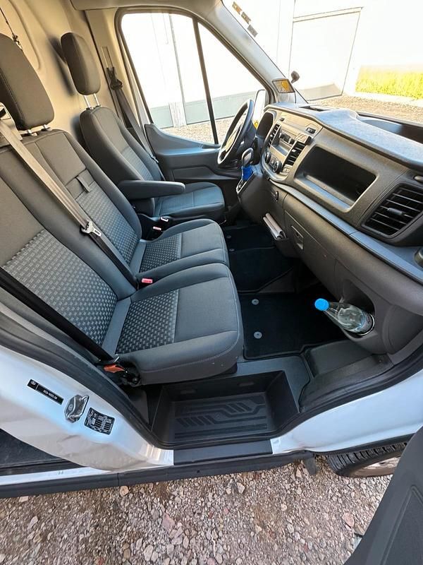 Second-hand Ford Transit 131 CP (96 kW) 2020 Alb Monovolum