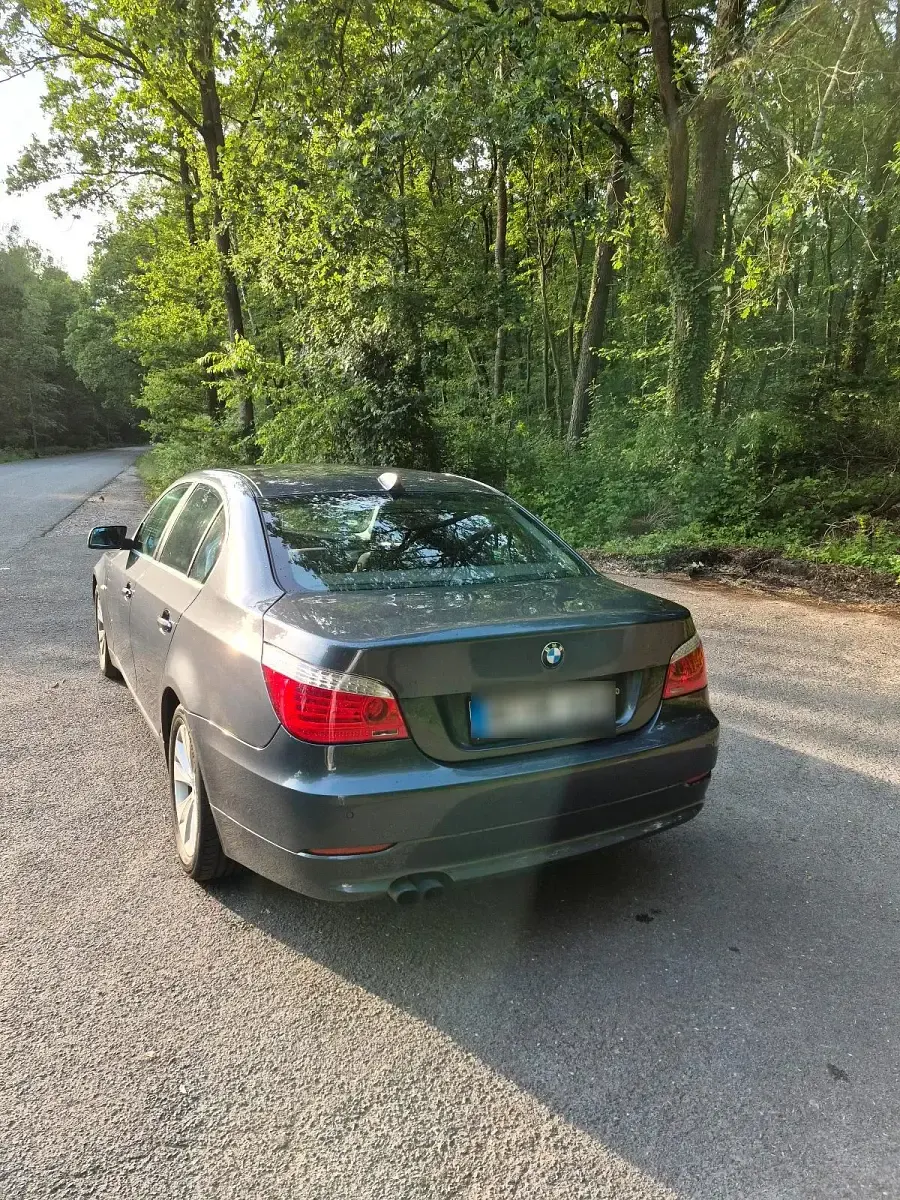 Gebraucht BMW 523 190 PS (139 kW) 2008 Grau Limousine