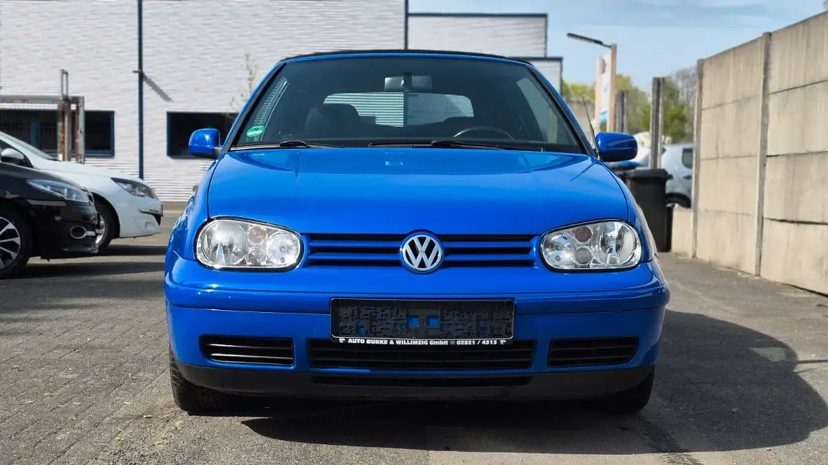 Occasion VW Golf 101 ch (74 kW) 2000 Bleue Cabriolet