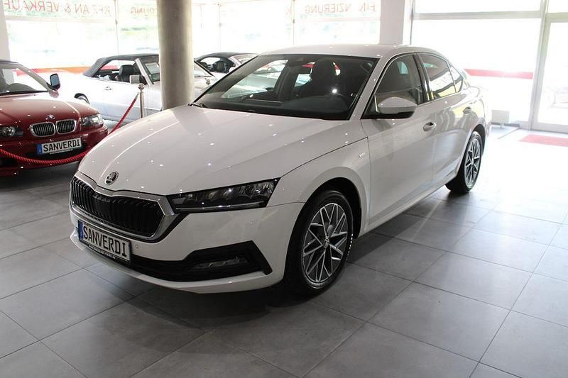 Candy weiss Gebraucht 2022 Skoda Octavia Tour Limousine | 20.990 € (Guter Preis) - Bild 1/4