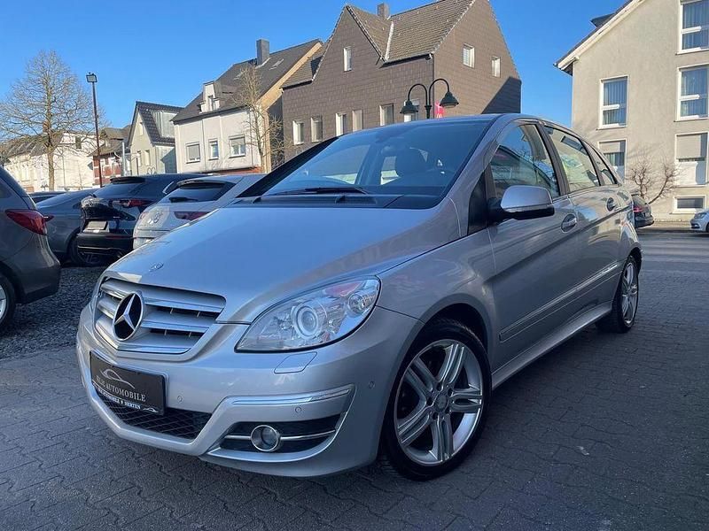 Silber Gebraucht 2011 Mercedes B180 Van / Kleinbus | 3.997 € (Guter Preis) - Bild 1/4