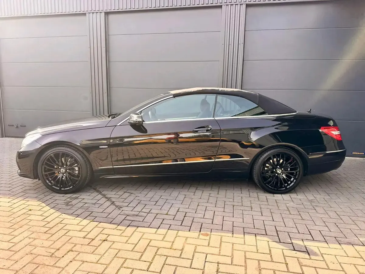 Gebraucht Mercedes E250 204 PS (150 kW) 2011 Schwarz Cabrio