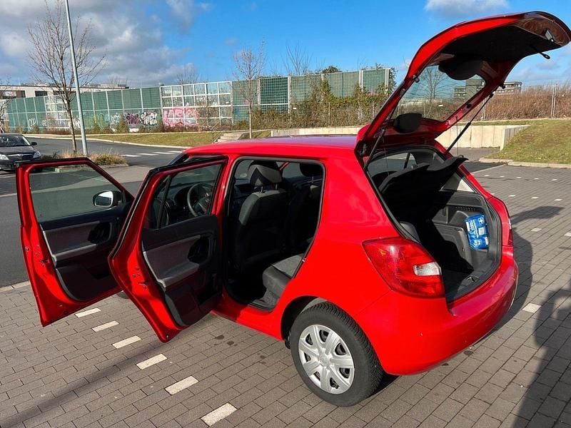 Gebraucht Skoda Fabia 60 PS (44 kW) 2012 Rot Kleinwagen