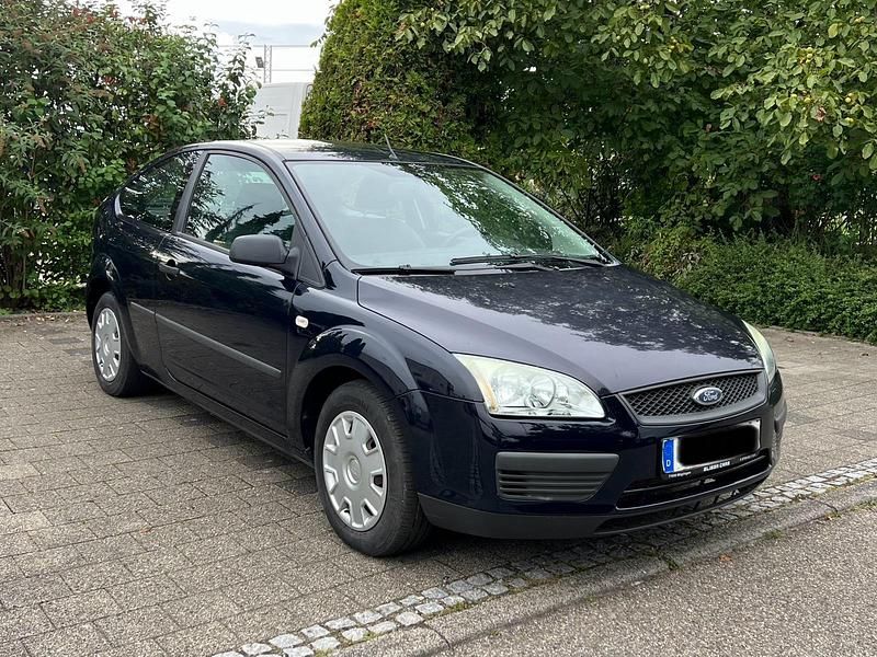 Blau Gebraucht 2006 Ford Focus Limousine | 950 € (Superpreis) - Bild 1/4