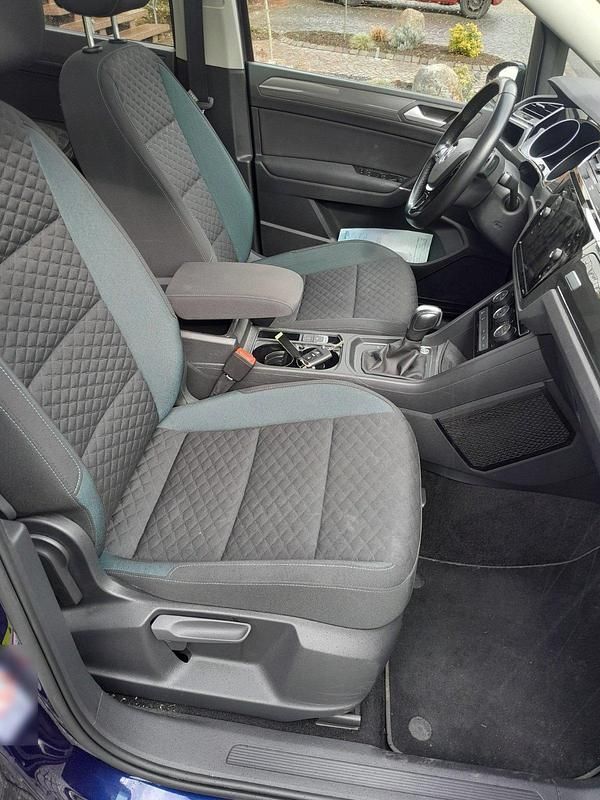 Gebraucht VW Touran 150 PS (110 kW) 2020 Blau Van / Kleinbus