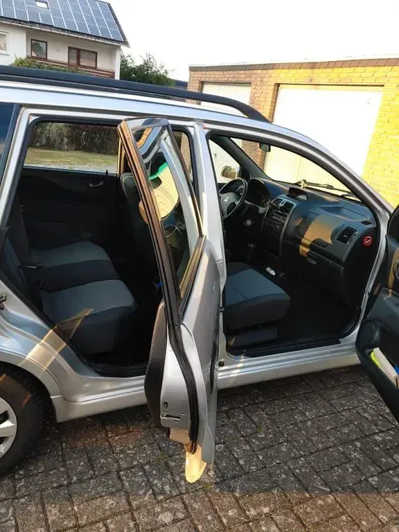 Gebraucht Mitsubishi Space Star 111 PS (81 kW) 2003 Silber Van / Kleinbus