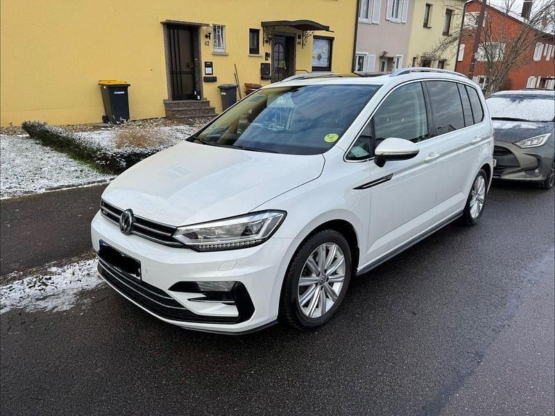 Gebraucht VW Touran Highline 150 PS (110 kW) 2019 Weiß Van / Kleinbus