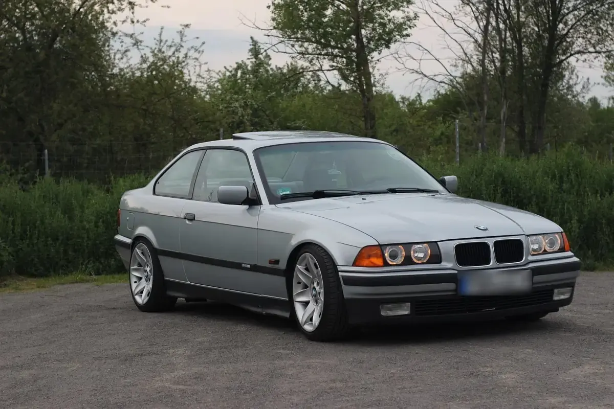 Używany BMW 320 Basis 150 KM (110 kW) 1994 Srebrny Coupe