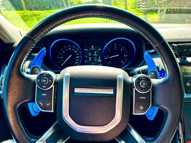 Grau Gebraucht 2018 Land Rover Discovery 5 SUV | 35.500 € (Teuer) - Bild 1/4