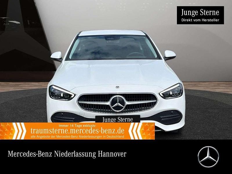 Weiß Gebraucht 2024 Mercedes C180 Avantgarde Limousine | 37.490 € (Fairer Preis) - Bild 1/3