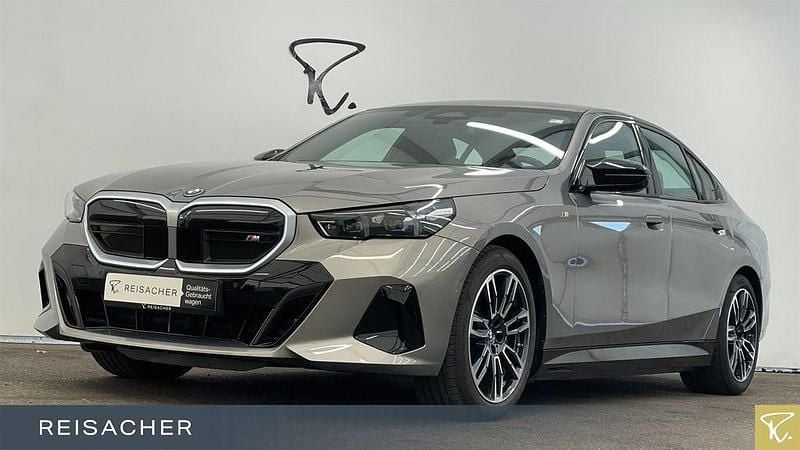 Grau Gebraucht 2025 BMW i5 Sport Line Limousine | 71.880 € (Guter Preis) - Bild 1/4