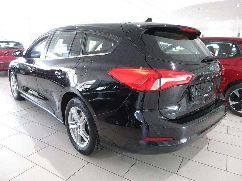 Gebraucht Ford Focus 120 PS (88 kW) 2020 Agate black Limousine