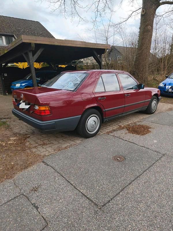 Second-hand Mercedes E230 132 CP (97 kW) 1987 Roșu Berlinǎ