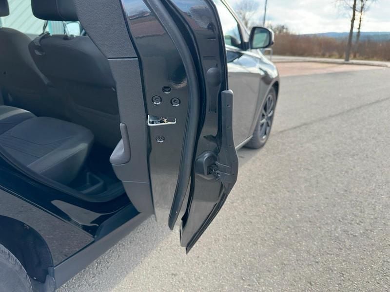 Second-hand Ford Focus 150 CP (110 kW) 2015 Negru Berlinǎ