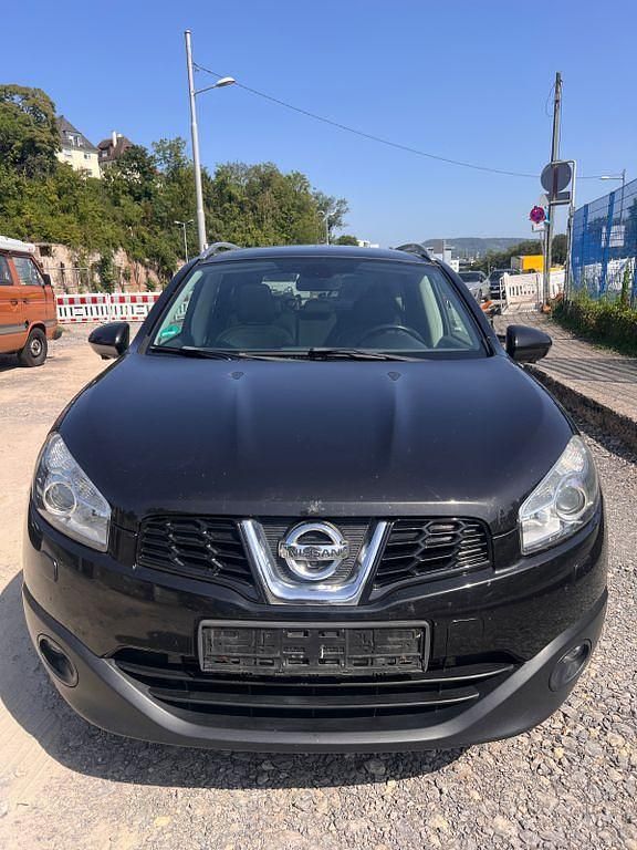 Schwarz Gebraucht 2012 Nissan Qashqai +2 Tekna SUV | 5.899 € (Superpreis) - Bild 1/4
