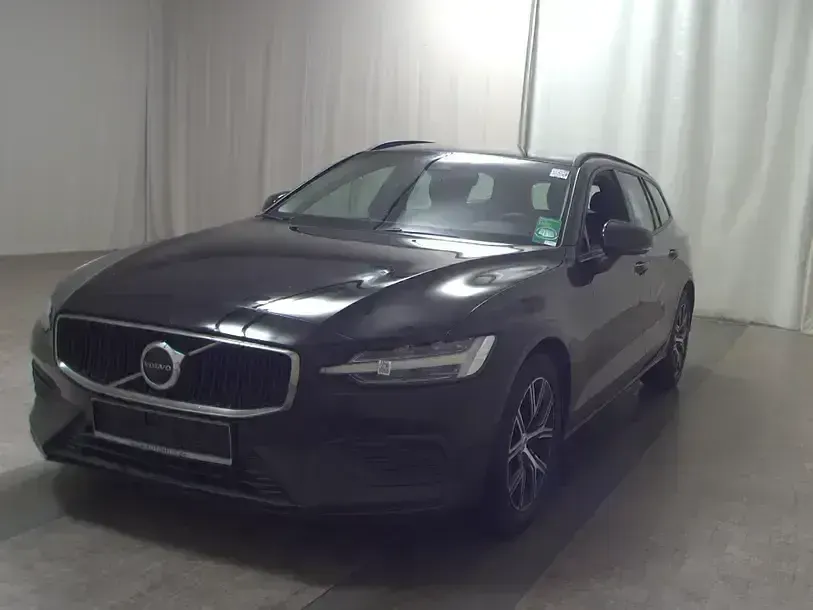 Używany Volvo V60 163 KM (119 kW) 2022 Czarny Kombi